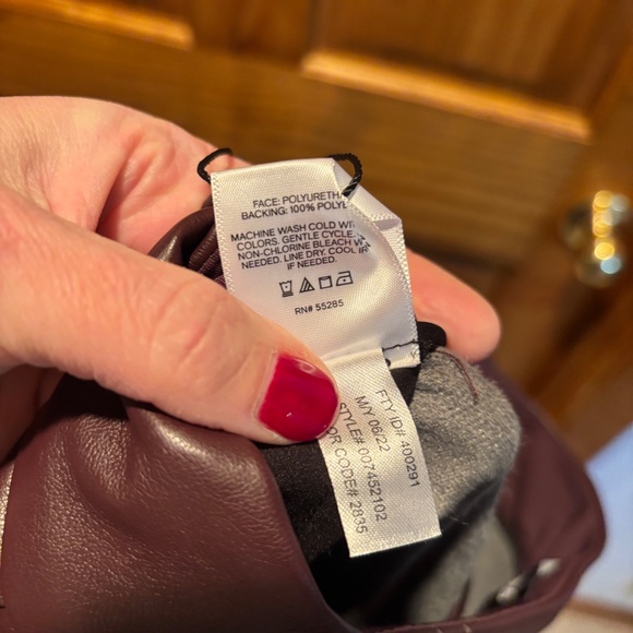 Express Super High Waisted Ankle Pleated Faux Leather Pants Burgundy 2R NWT - Picture 7 of 8